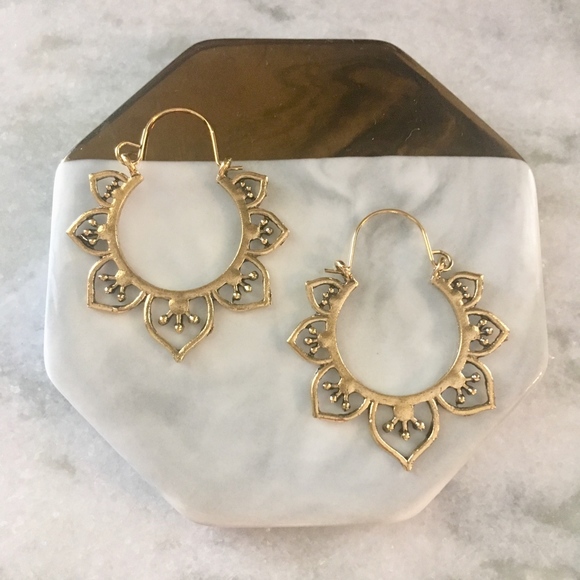 Fire Flower Boho Gypsy Aged Gold Earrings - Picture 3 of 6